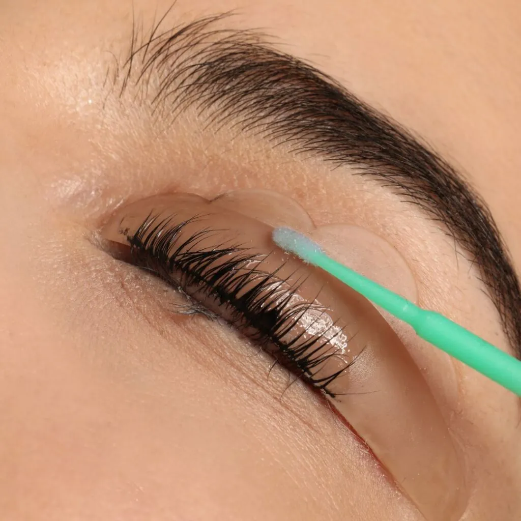 Trabajo de pestañas y cejas en Nava Eyelashes, Lake Nona, Orlando