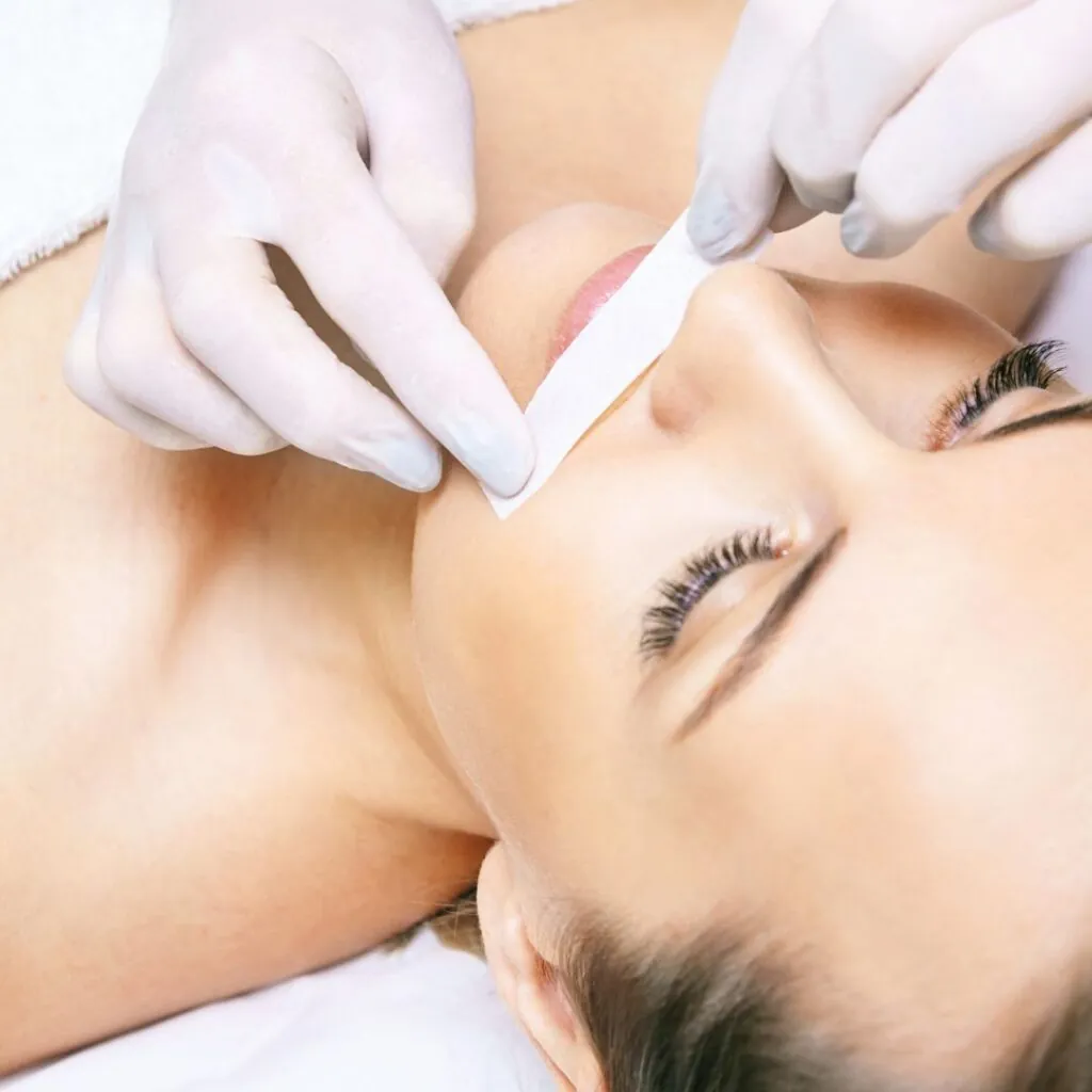 Trabajo de pestañas y cejas en Nava Eyelashes, Lake Nona, Orlando