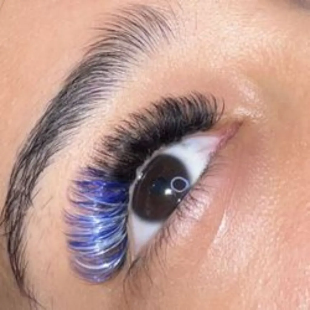Trabajo de pestañas y cejas en Nava Eyelashes, Lake Nona, Orlando