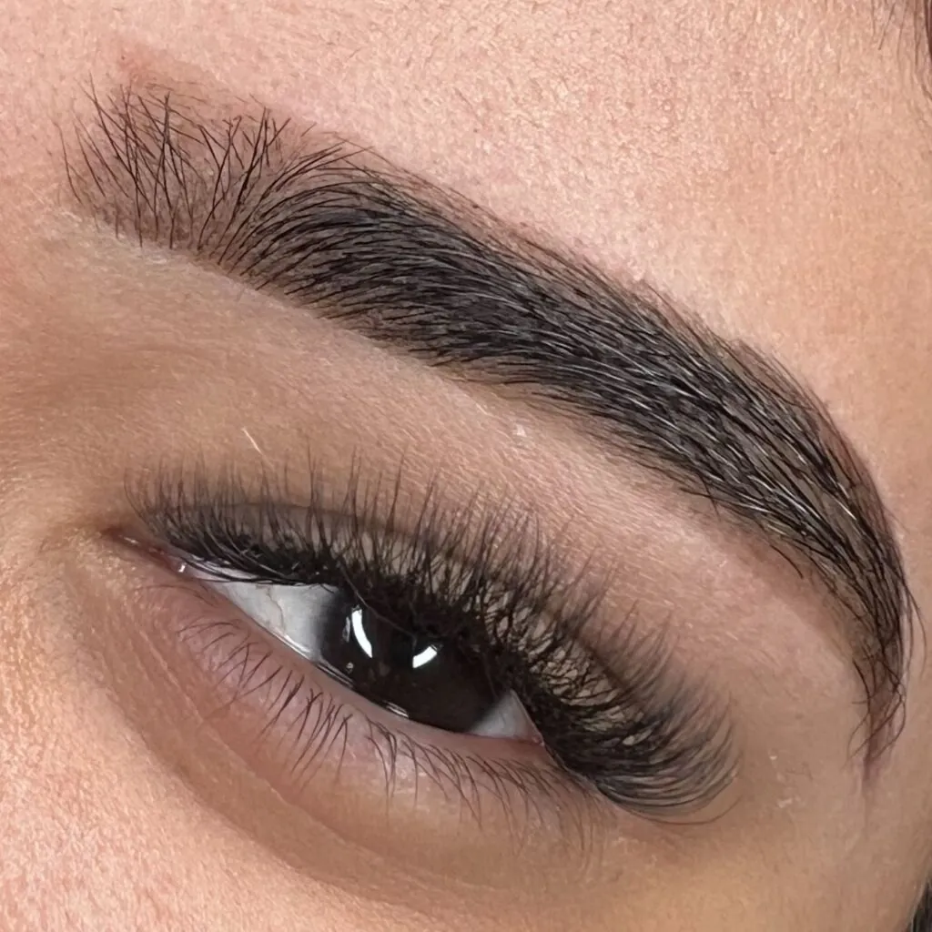 Set híbrido de extensiones de pestañas