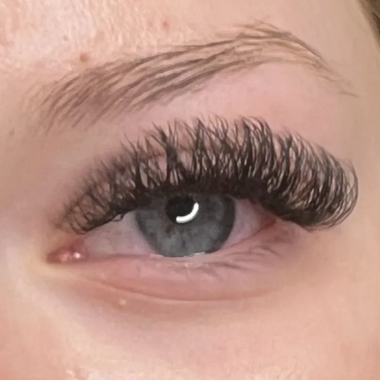 Extensiones de pestañas volumen brasileño